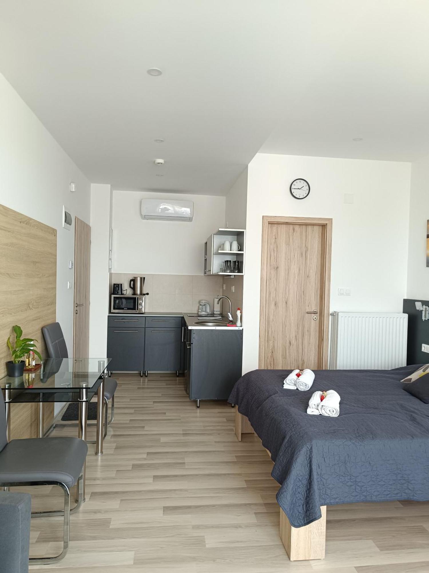 Ujhely Apartmanhaz Siófok Exterior foto