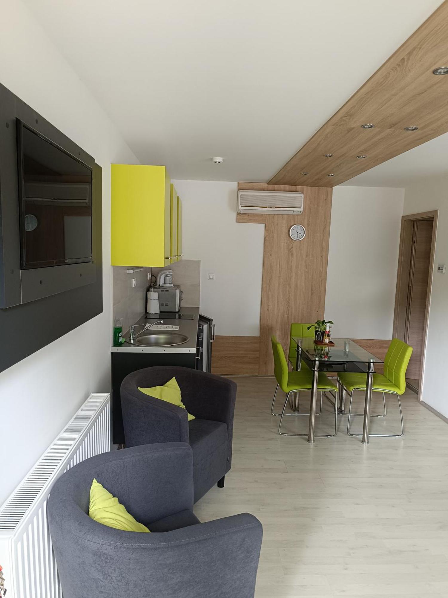 Ujhely Apartmanhaz Siófok Exterior foto