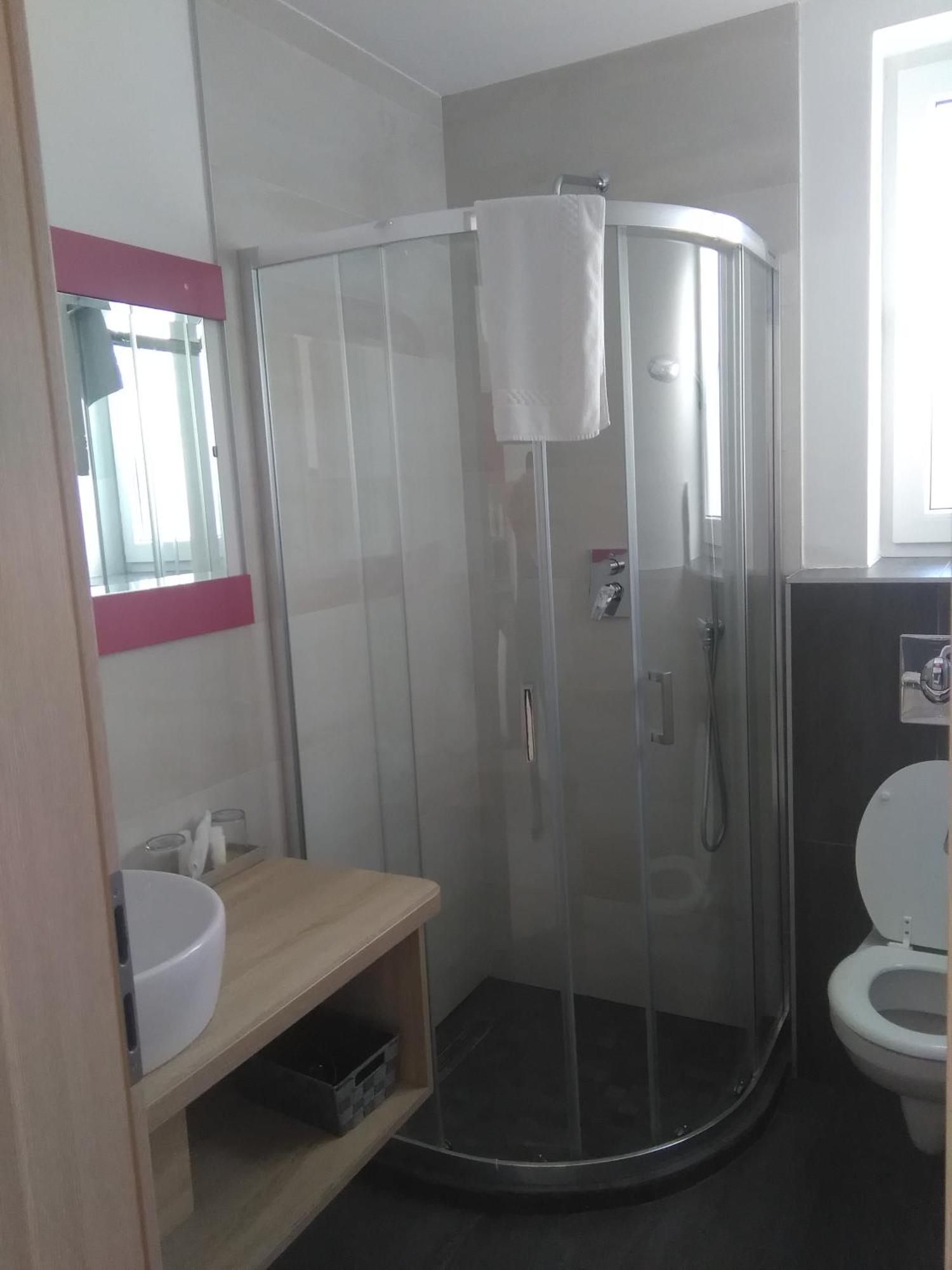 Ujhely Apartmanhaz Siófok Exterior foto